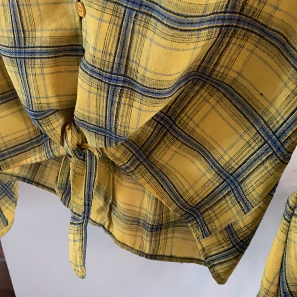 2/$20🍁 Cute Yellow Cotton Summer Blouse - Picture 8 of 10